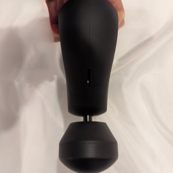 EUC Theragun Mini + 5 Attachments, Including 2 Extra Supersoft Ones + Zip Case - Picture 6 of 16